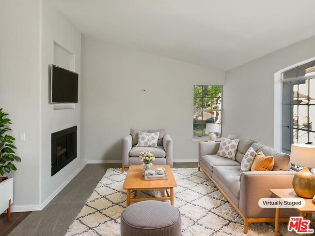 property at 35 De Lino
