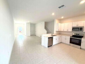 10171 Trumpet Honeysuckle Wy in San Antonio, FL - Building Photo - Building Photo