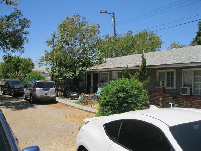 7901 Sierra Ave in Fontana, CA - Building Photo - Building Photo