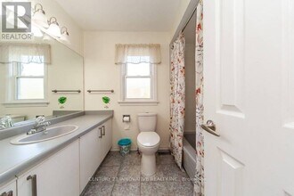 16 Long Dr in Whitby, ON - Building Photo - Building Photo