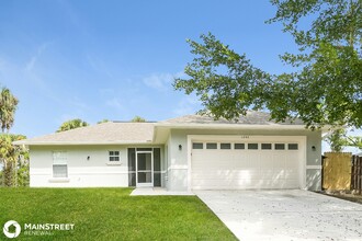 1245 Amherst St E in Lehigh Acres, FL - Foto de edificio - Building Photo