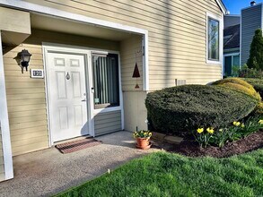 125 Peddlers Dr in Branford, CT - Building Photo - Building Photo