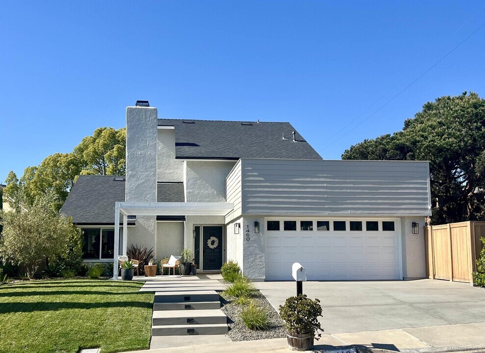 1460 Avenida De Las Adelsas in Encinitas, CA - Building Photo