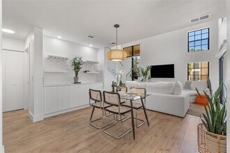 376 Prestwick Cir in Palm Beach Gardens, FL - Building Photo - Building Photo