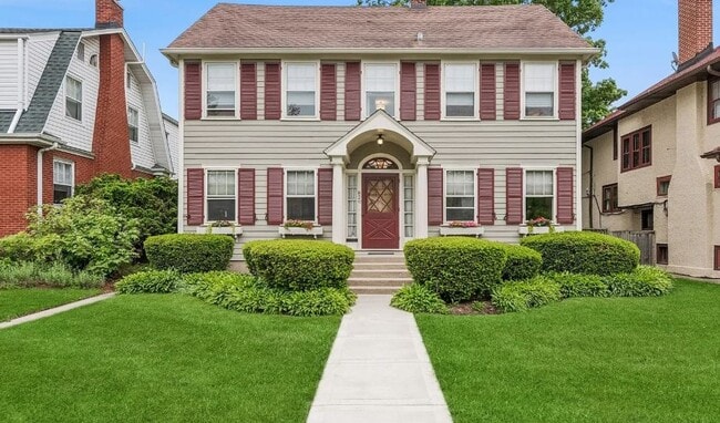 property at 820 N Oak Park Ave