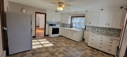 690 Highland Ave in Waterbury, CT - Building Photo - Building Photo