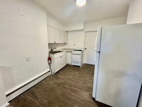 8 Linden Ave, Unit 2B in Troy, NY - Foto de edificio - Building Photo