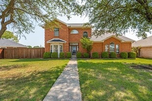 716 Kristi Ln in Cedar Hill, TX - Building Photo
