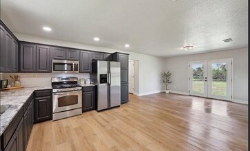 313 Devillier St in Bridge City, TX - Building Photo - Building Photo