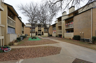 Carriage Park in Arlington, TX - Building Photo - Building Photo