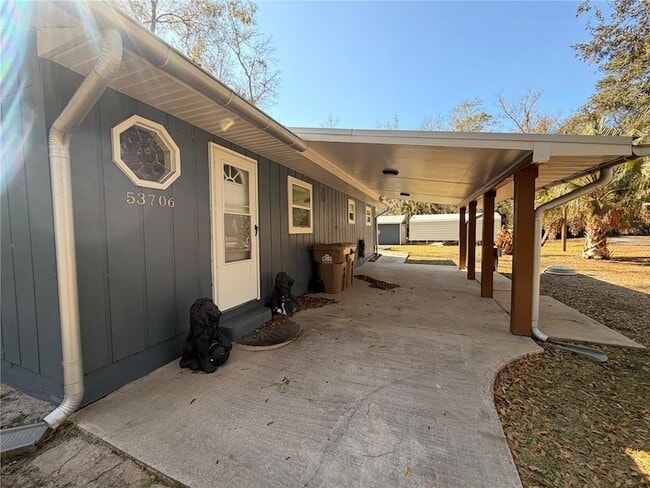 53706 River Trace Rd in Astor, FL - Foto de edificio - Building Photo