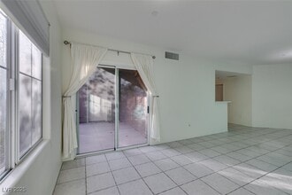 8324 W Charleston Blvd in Las Vegas, NV - Building Photo - Building Photo
