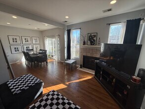 610 Lakeridge Ct in Naperville, IL - Building Photo - Building Photo