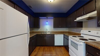 2807 Longmire Dr, Unit A in College Station, TX - Building Photo - Building Photo