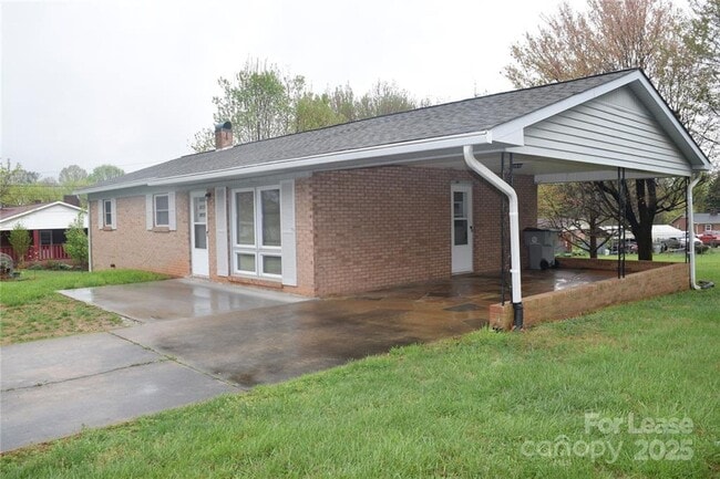 1920 Walt Arney Rd in Lenoir, NC - Building Photo - Building Photo