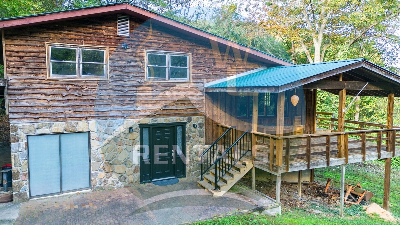 945 E Main St in Sylva, NC - Building Photo