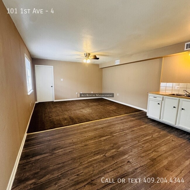 101 1st Ave in Nederland, TX - Building Photo - Building Photo