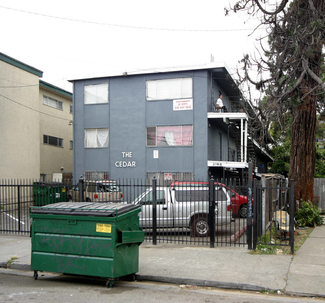 The Cedar Apartments in Oakland, CA - Foto de edificio - Building Photo