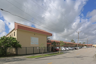 Gateway Apartments in Florida City, FL - Building Photo - Building Photo