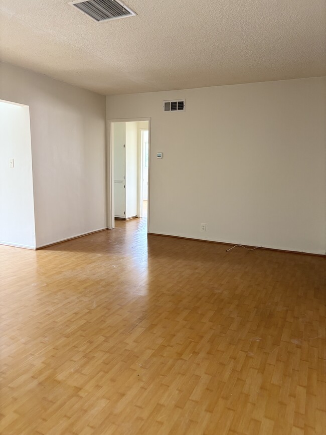 6825 Whitley Ter, Unit Unit 1 in Los Angeles, CA - Building Photo - Building Photo