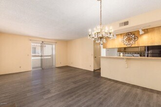 8807 North 8th St in Phoenix, AZ - Foto de edificio - Building Photo