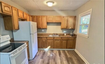 264 E McLelland Ave in Mooresville, NC - Foto de edificio - Building Photo