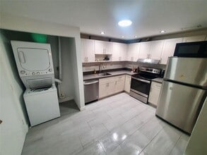 1501 S Ocean Dr, Unit 205 in Hollywood, FL - Foto de edificio - Building Photo