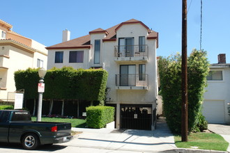 15023 Dickens St in Sherman Oaks, CA - Building Photo - Building Photo