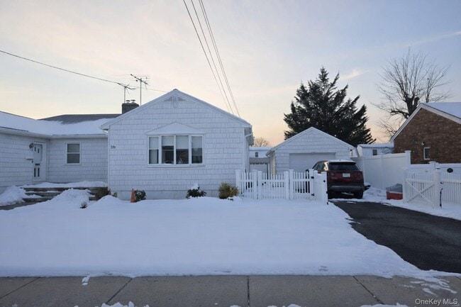 property at 181 Barrymore Blvd