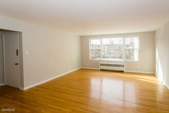 7549 N Bell Ave-Unit -Unit 2C in Chicago, IL - Building Photo - Building Photo