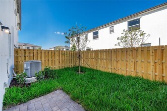 2890 SE 26th Ter in Homestead, FL - Building Photo - Building Photo