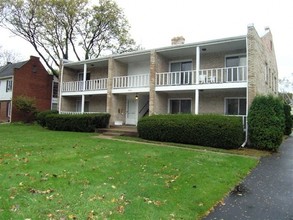 4328 W Bancroft St in Toledo, OH - Foto de edificio - Building Photo