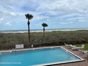 555 Jackson Ave in Cape Canaveral, FL - Foto de edificio - Building Photo
