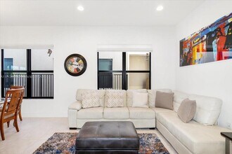 3273 W 99th Pl in Hialeah, FL - Building Photo - Building Photo