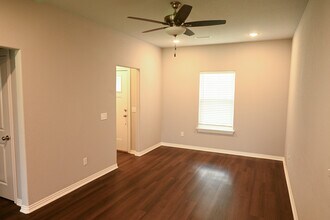 211 Grove Ln in Bentonville, AR - Building Photo - Building Photo