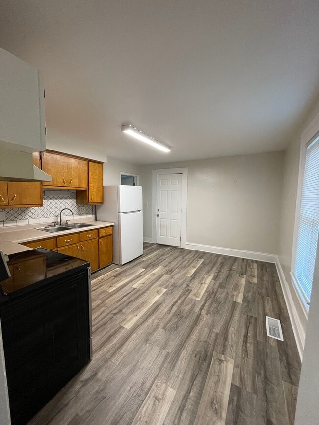 1406 Lansing Ave, Unit 1406 in Jackson, MI - Building Photo - Building Photo