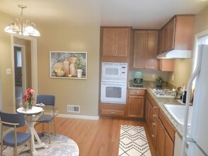 130 24th Ave-Unit -130 in San Mateo, CA - Building Photo - Building Photo