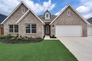 243 Frio Dr in Waxahachie, TX - Building Photo