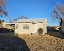 304 Zephyr in Plainview, TX - Building Photo
