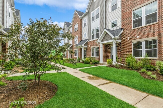 155 Yorktown Ct in Libertyville, IL - Building Photo - Building Photo