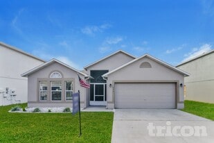 333 Milford St in Davenport, FL - Building Photo