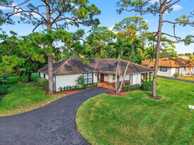 435 Pine Villa Dr in Atlantis, FL - Building Photo