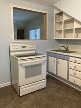 910 N 56th Ave W, Unit 910 N 56th Ave W - Apt 3 in Duluth, MN - Building Photo - Building Photo