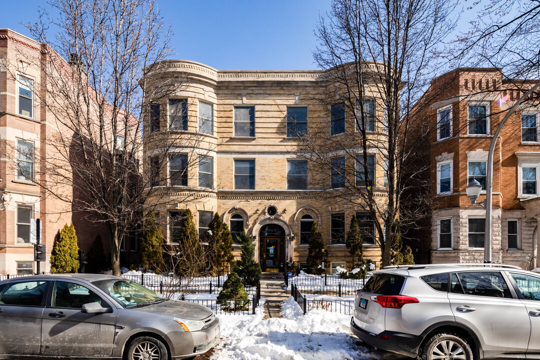 2843-2845 N Burling St in Chicago, IL - Building Photo