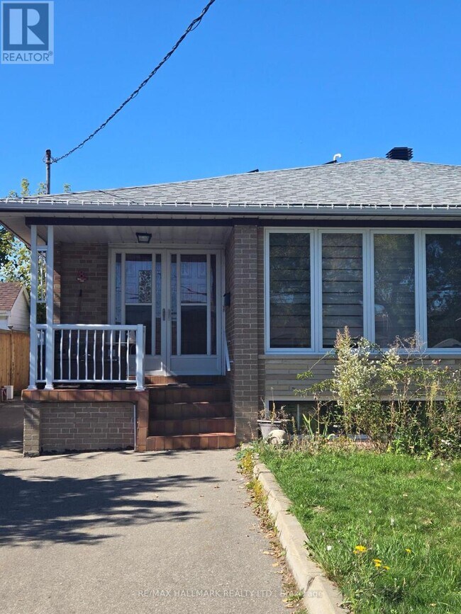 8 Hucknall Rd in Toronto, ON - Building Photo - Building Photo