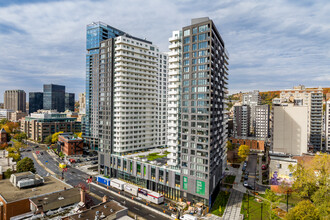 Alexander Apartments in Montréal, QC - Building Photo - Primary Photo