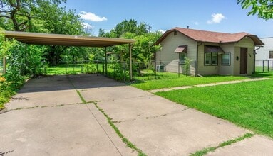 220 NE 3rd St in Moore, OK - Building Photo - Building Photo