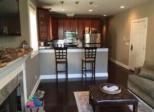 2430 W Iowa St in Chicago, IL - Building Photo - Building Photo