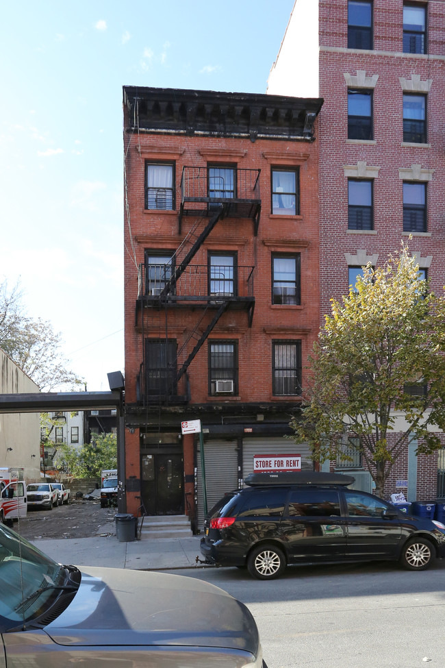 216 E 117th St in New York, NY - Building Photo - Building Photo