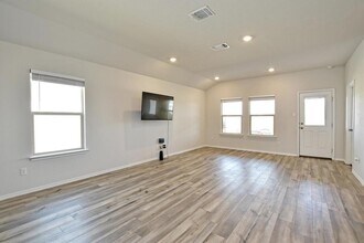 508 Wyatt Wy in Jarrell, TX - Building Photo - Building Photo